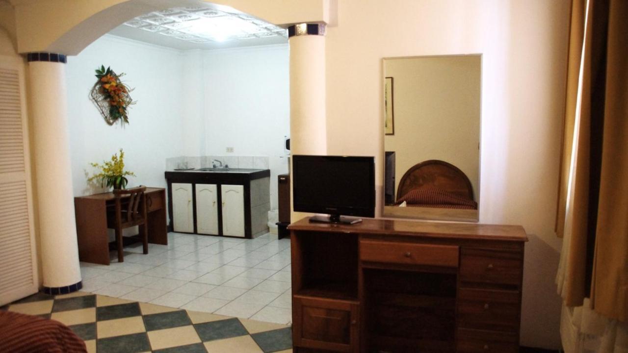 Hotel Valladolid Heredia Exteriör bild