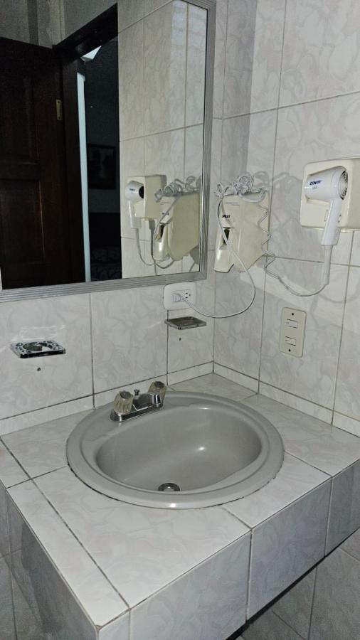 Hotel Valladolid Heredia Exteriör bild
