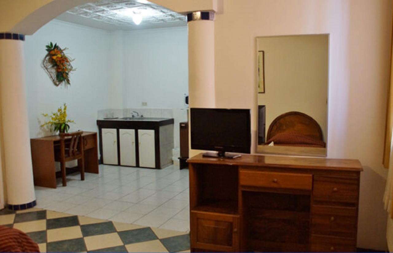 Hotel Valladolid Heredia Exteriör bild
